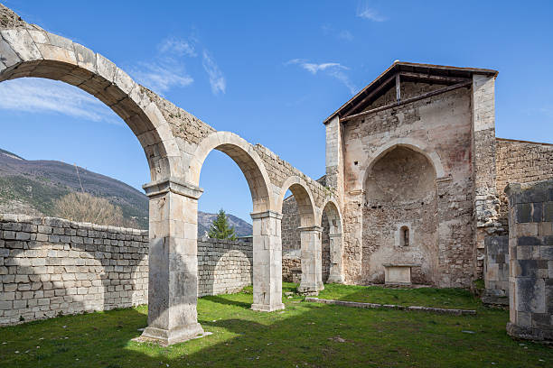 santa maria di cartignano, bussi sul trino- abruzzo italia - cambio di marcia foto e immagini stock