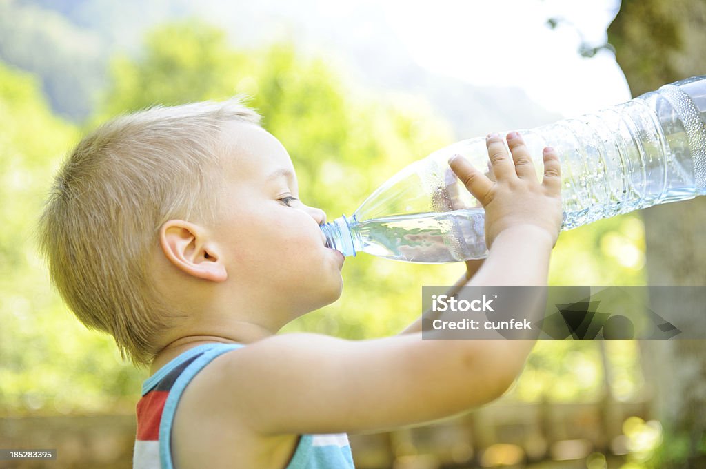 Boy 飲料水 - 飲料水のロイヤリティフリーストックフォト