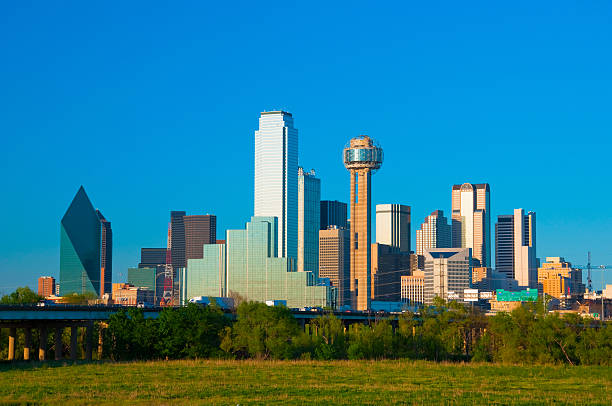 horizonte de dallas downtown - bank of america plaza - fotografias e filmes do acervo