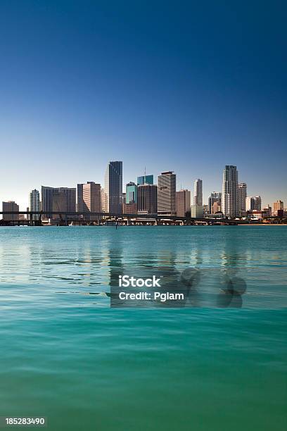 Día Del Horizonte De Miami Florida Foto de stock y más banco de imágenes de Mar - Mar, Miami, Panorama urbano