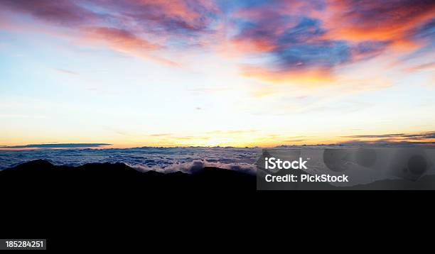Mount Haleakala Sunrise Ersten Ampel Hawaii Stockfoto und mehr Bilder von Ansicht aus erhöhter Perspektive - Ansicht aus erhöhter Perspektive, Berg, Bunt - Farbton