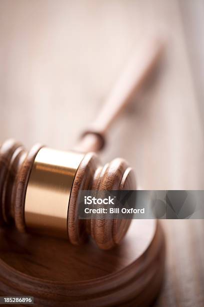 De Martillo Foto de stock y más banco de imágenes de Sistema jurídico - Sistema jurídico, Derecho, Mazo de juez