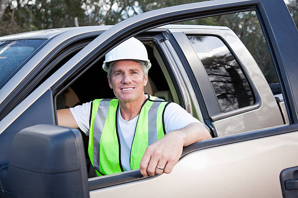istock Manual worker wearing hardhat and safety vest 185287071