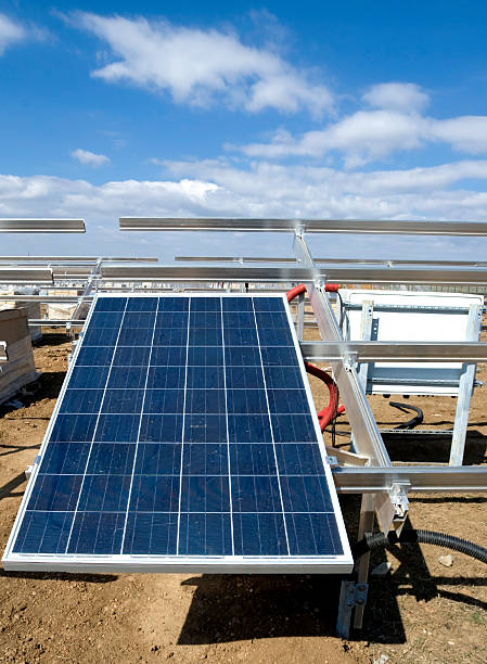  сonstruction de painéis solares - fotografia de stock