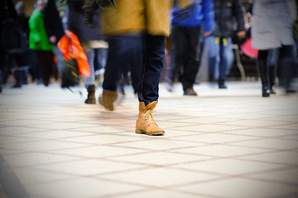 istock Motion blurred customers walking in shopping mall 185288307