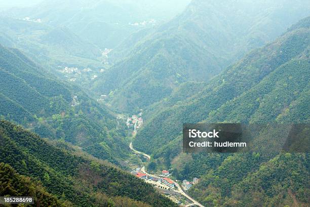 Wsi U Stóp Góry - zdjęcia stockowe i więcej obrazów Azja - Azja, Bambus - Wiechlinowate, Bez ludzi