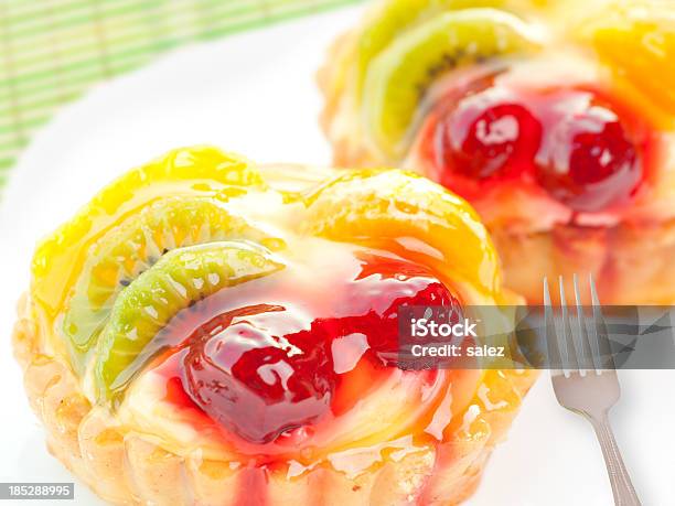 Pastel De Frutas Foto de stock y más banco de imágenes de Al horno - Al horno, Alimento, Bandeja para tartas