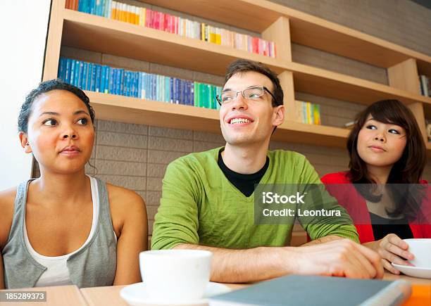 Seus Amigos - Fotografias de stock e mais imagens de Adolescência - Adolescência, Adulto, Afro-americano