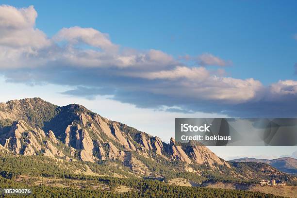 Boulder No Colorado Flatirons - Fotografias de stock e mais imagens de Boulder - Boulder, Penedo, Colorado