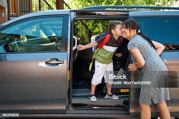 First Day Of School Stockfoto und mehr Bilder von Familie - Familie, Der erste Schultag, Küssen