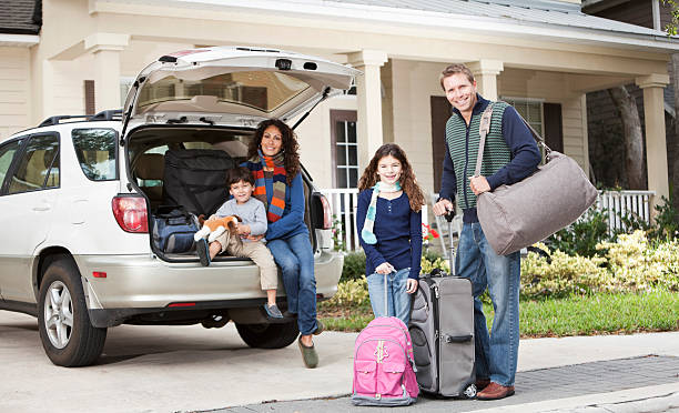 istock Family going on road trip 185291149
