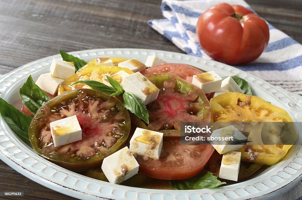 Fleischtomate und Ricotta Salata-Salat - Lizenzfrei Fleischtomate Stock-Foto