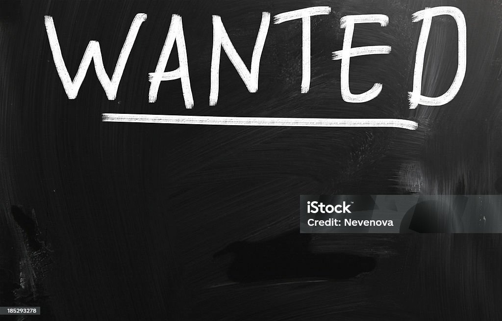 "Wanted" handgeschrieben mit weißer Kreide an einer Tafel - Lizenzfrei We Want You - Englischer Satz Stock-Foto