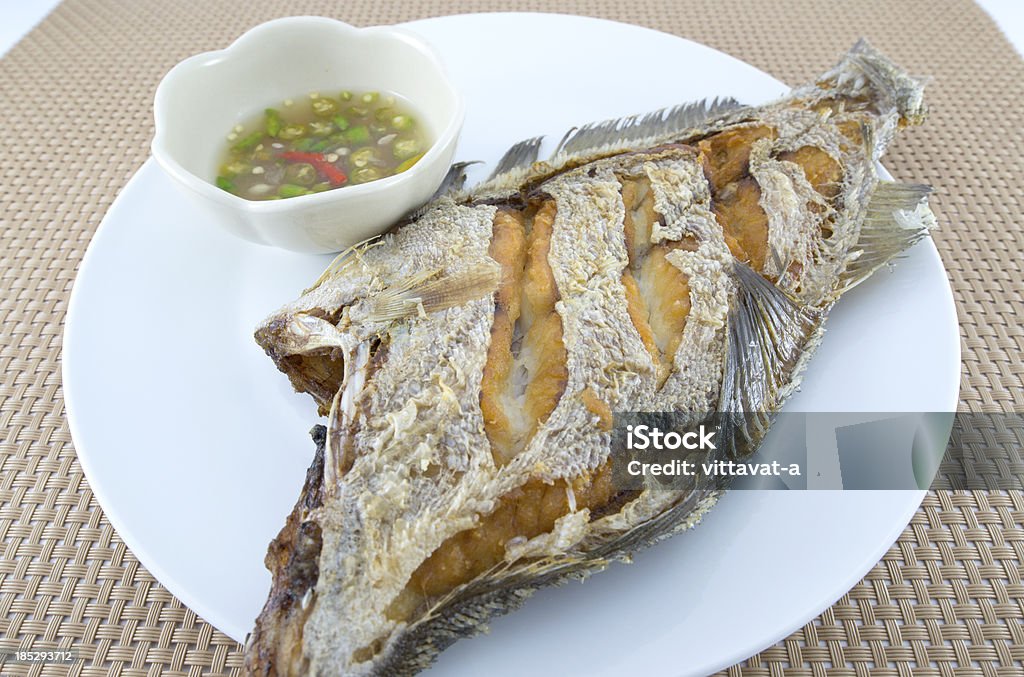 Pescado fritos estilo tailandés - Foto de stock de Alimento libre de derechos