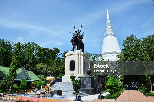 Monumento Yuthahuttee Ou Não Chedi Guerra Em Suphanburi - Fotografias de stock e mais imagens de Adulto