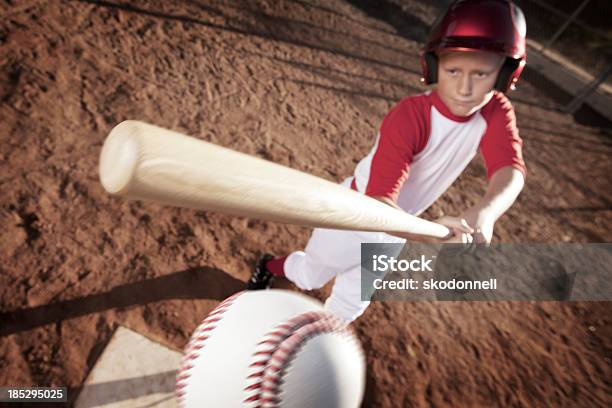 野球選手かさばるボール - 子供のストックフォトや画像を多数ご用意 - 子供, 野球, 野球ボール