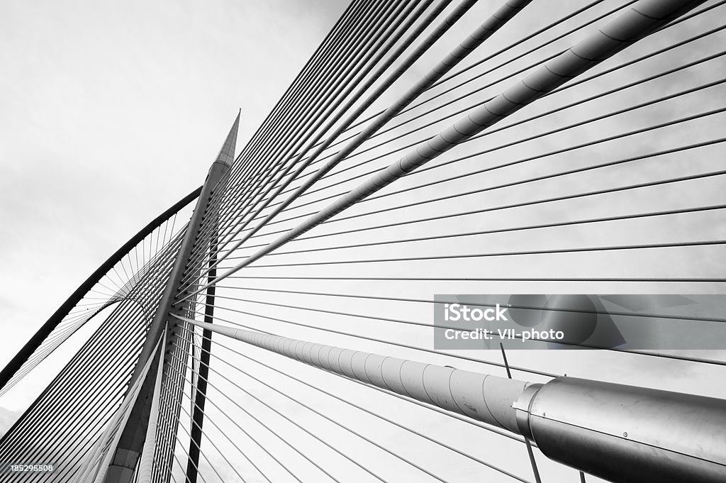 Acero plateado puente - Foto de stock de Puente - Estructura creada por humanos libre de derechos