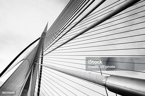 Ponte De Aço Prateado - Fotografias de stock e mais imagens de Ponte - Ponte, Abstrato, Arquitetura