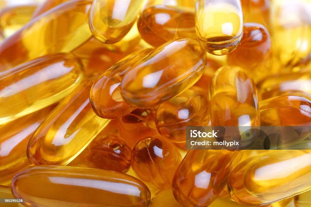 Cápsulas de aceite de pescado - Foto de stock de Aceite de hígado de pescado libre de derechos