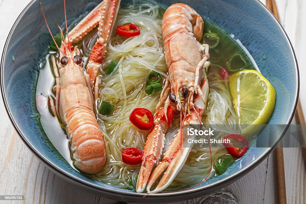 Tailandesa tradicional con langostinos y sopa de fideos - Foto de stock de Alimento libre de derechos
