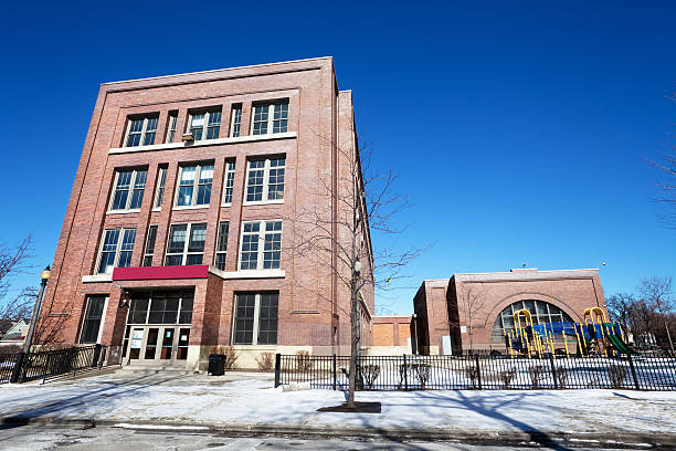 istock Elementary School in South Lawndale, Chicago 185295799