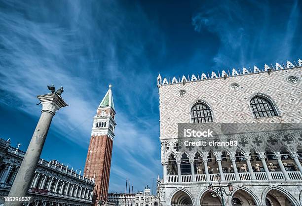 Площадь Святого Марка Венецияs — стоковые фотографии и другие картинки Арка - архитектурный элемент - Арка - архитектурный элемент, Архитектура, Башня