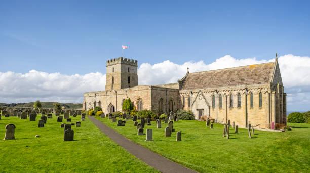 l’église st aidan à bamburgh, northumberland, royaume-uni - grace darling photos et images de collection