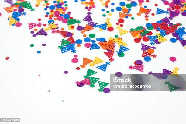 Photo libre de droit de Confettis Coloré banque d'images et plus d'images libres de droit de Carnaval - Réjouissances - Carnaval - Réjouissances, Confetti, Symbole