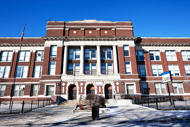 istock Mason School in North Lawndale, Chicago 185297014