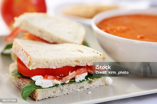 Almuerzosándwiches Sopa Y La Foto de stock y más banco de imágenes de Bocadillo - Bocadillo, Comidas y bebidas, Sopa