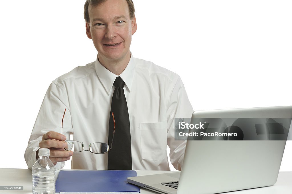 Uomo d'affari sorridenti nel suo ufficio - Foto stock royalty-free di Abbigliamento da lavoro formale