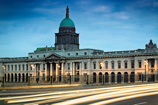 custom house of dublin, irlanda - dublin ireland custom house famous place republic of ireland - fotografias e filmes do acervo