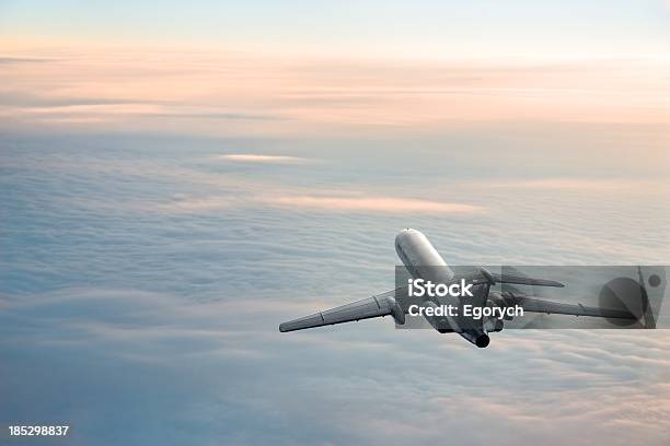 Foto de Nascer Do Sol De Viagem e mais fotos de stock de Avião - Avião, Céu - Fenômeno natural, Voar