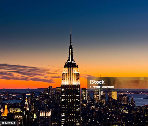 Foto de Cidade De Nova York e mais fotos de stock de Prédio Empire State - Prédio Empire State, Noite, Silhueta urbana