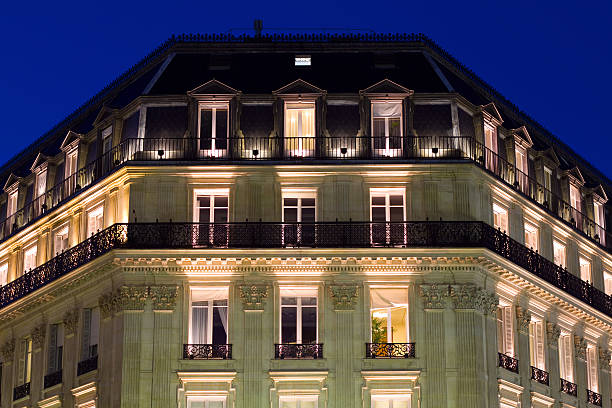 istock Paris, France 185300213