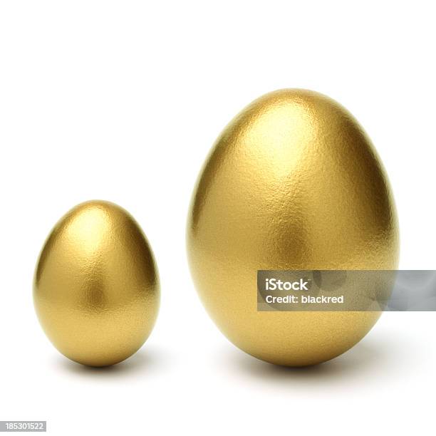 Ouro Ovos Crescem A Partir De Pequenas Organizações A Grandes Sobre Fundo Branco - Fotografias de stock e mais imagens de Ovo
