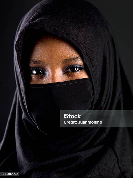 Piękne Muzułmańska Nastolatka - zdjęcia stockowe i więcej obrazów Kobiety - Kobiety, Mali, Burka