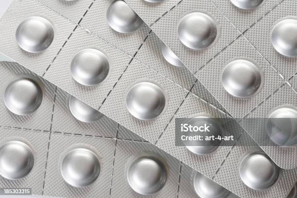Silver Embalagens De Comprimido - Fotografias de stock e mais imagens de Medicação - Medicação, Comprimido, Embalagem de Comprimidos em Bolhas