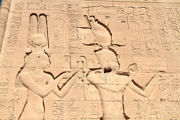 histórico Infantil Majestuoso Cleopatra Y Cesárea Templo De Nefertari Dendera Egipto Foto de stock y más banco de imágenes de Cleopatra - iStock histórico Infantil Majestuoso Cleopatra Y Cesárea Templo De Nefertari Dendera Egipto Foto de stock y más banco de imágenes de Cleopatra - iStock