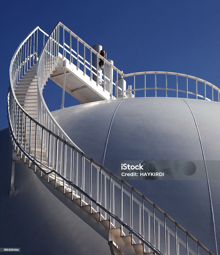 Petroquímica tanque de almacenamiento - Foto de stock de Cielo libre de derechos