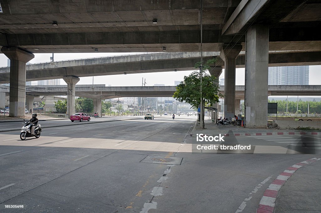 도로 교차로에서 In 크룽테프 (태국, 방콕 - 로열티 프리 4차선 고속도로 스톡 사진