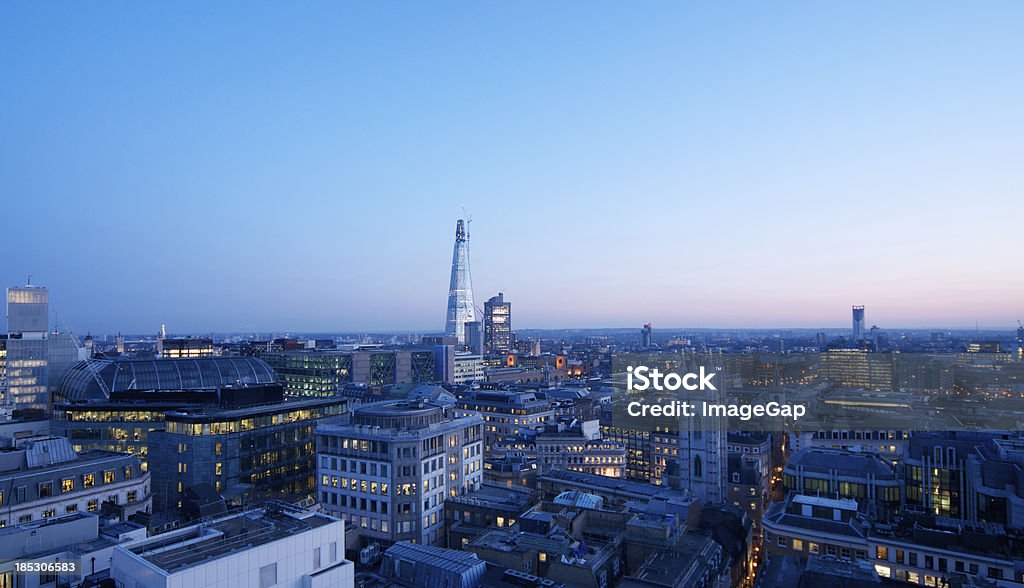 Londoner Shard und die Stadt - Lizenzfrei Abenddämmerung Stock-Foto