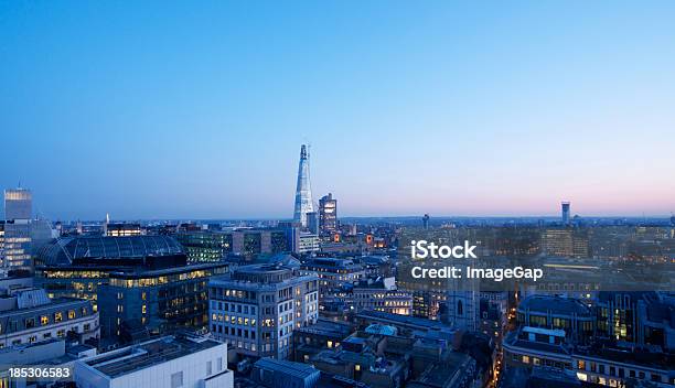 Shard Y Paisaje De La Ciudad De Londres Foto de stock y más banco de imágenes de Aire libre - Aire libre, Alto - Descripción física, Anochecer