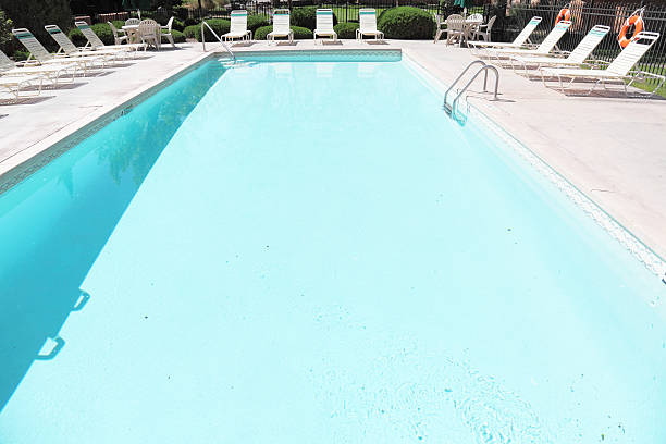istock many sunbeds around  turquoise swimming pool against blue sky 185306595