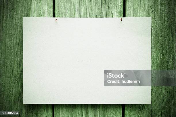 Foto de Aviso Em Branco e mais fotos de stock de Papel - Papel, Madeira, Escrivaninha