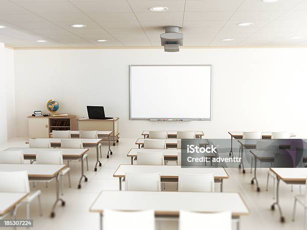 Vacío Con Montaje Tipo Aula Con Mesas Y Sillas Blancas Foto de stock y más banco de imágenes de Salón de clase