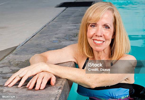 プールの女性 - 60代のストックフォトや画像を多数ご用意 - 60代, プール, 女性