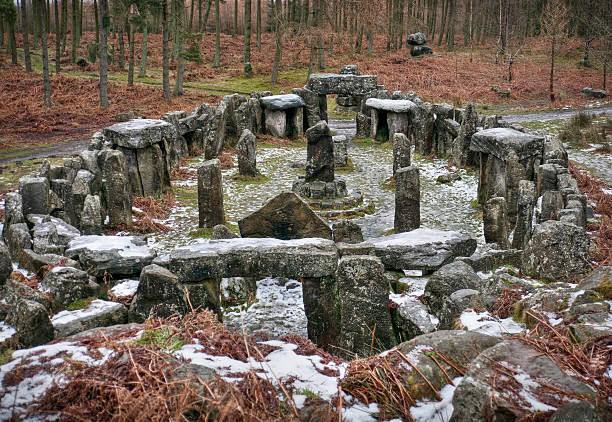 druid templo de pedra, folly, masham, north yorkshire, reino unido - stone circle - fotografias e filmes do acervo