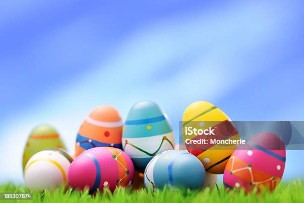 Bunte Easter Eggs Stockfoto und mehr Bilder von Osterei - Osterei, Vorderansicht, Blau