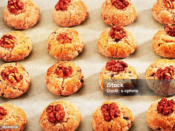 Photo libre de droit de Pâtisseries Cliquez Pour En Savoir Plus banque d'images et plus d'images libres de droit de Biscuit - Biscuit, Feuilleté à la viande, Noix